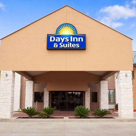 Days Inn & Suites By Wyndham Conroe North Exterior photo